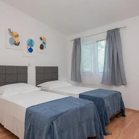 فيلة Family Jelavic House