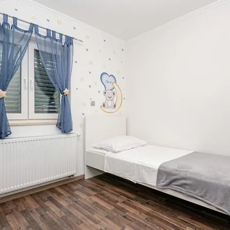 فيلة Family Jelavic House *