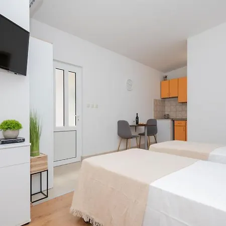 Family Jelavic House Ravca