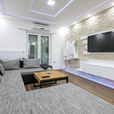 Family Jelavic House فيلة