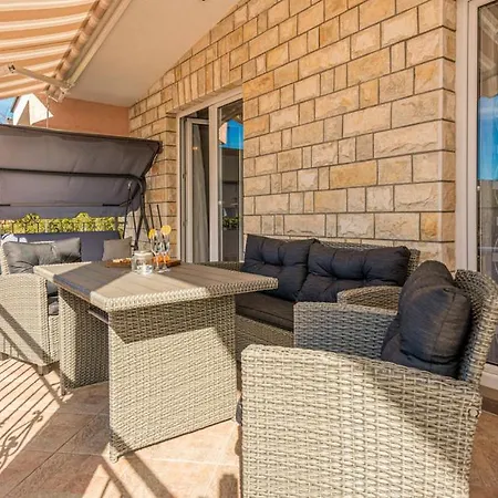 Family Jelavic House فيلة