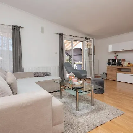 فيلة Family Jelavic House