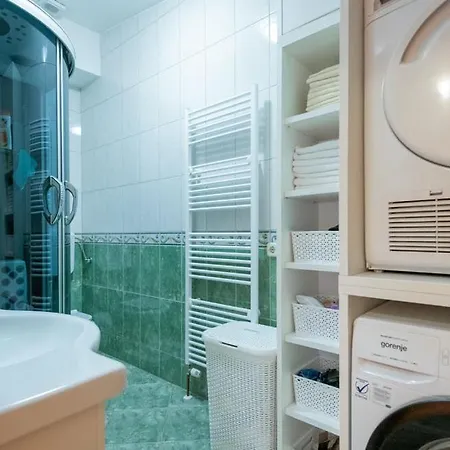 فيلة Family Jelavic House *