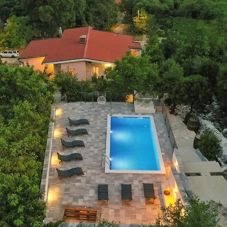 فيلة Family Jelavic House *