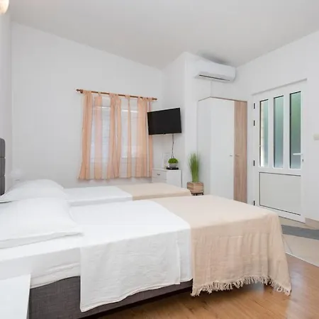 فيلة Family Jelavic House Ravca